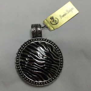 Premier Designs “Safari” Black/silver pendant
